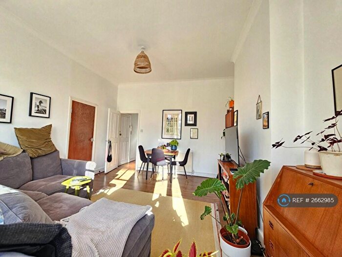 2 Bedroom Flat To Rent In Thistlewaite Road, London, E5