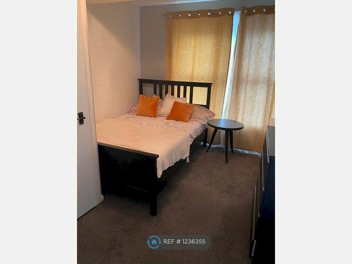 Studio To Rent In Watchetts Road, Camberley, GU15