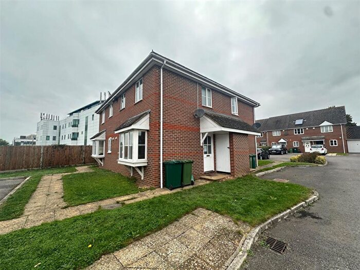 1 Bedroom Terraced House For Sale In Ellie Mews, Ashford, TW15