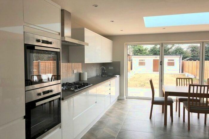 5 Bedroom Property To Rent In Mawney Road, Romford, RM7