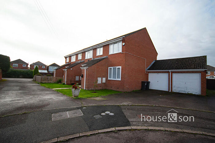 3 Bedroom Terraced House For Sale In Copper Beech Gardens, Bournemouth, BH10