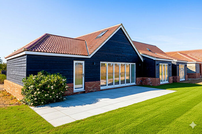 3 Bedroom Bungalow For Sale In Stewards Elm Farm Lane, Rochford, SS4