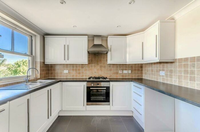 2 Bedroom Flat To Rent In Bass Mews, East Dulwich, London, SE22