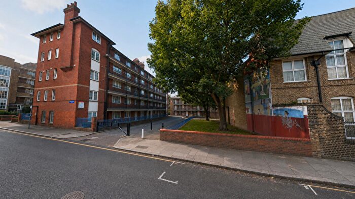 2 Bedroom Flat To Rent In Lowood Street, London, E1