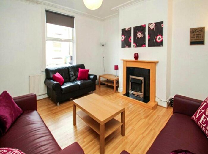 3 Bedroom Apartment To Rent In Kilburn Park Rd, London, NW6