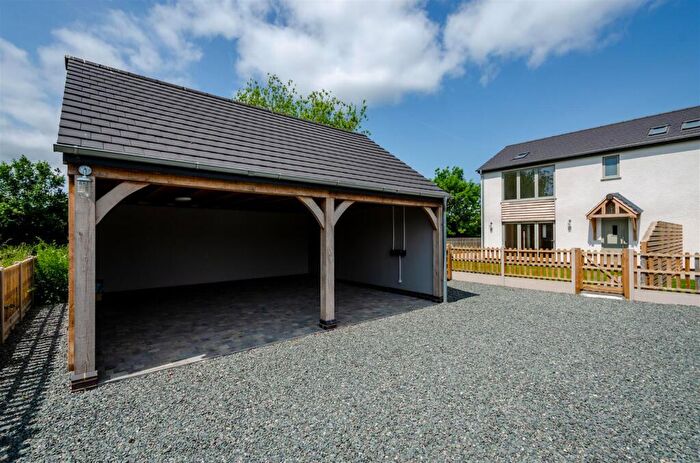 3 Bedroom Semi-Detached House For Sale In The Old Barn, Higham Lane, Stoke Golding., CV13