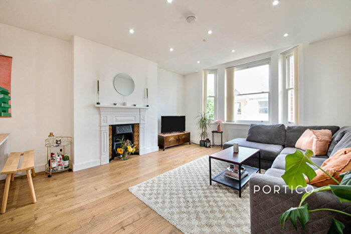 4 Bedroom Apartment To Rent In Rowhill Road, Hackney, E5
