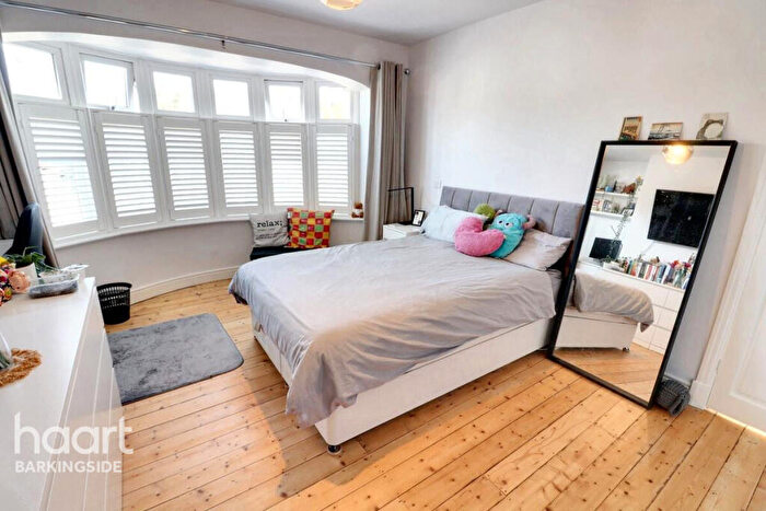 3 Bedroom Semi-Detached House For Sale In Herent Drive, Clayhall, IG5