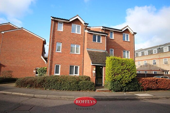 1 Bedroom Flat To Rent In Howard Close, Waltham Abbey, EN9