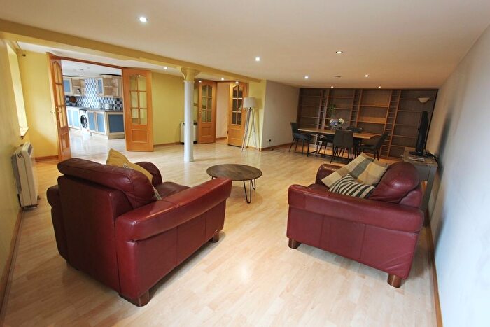 2 Bedroom Flat To Rent In Yardheads, Edinburgh, EH6
