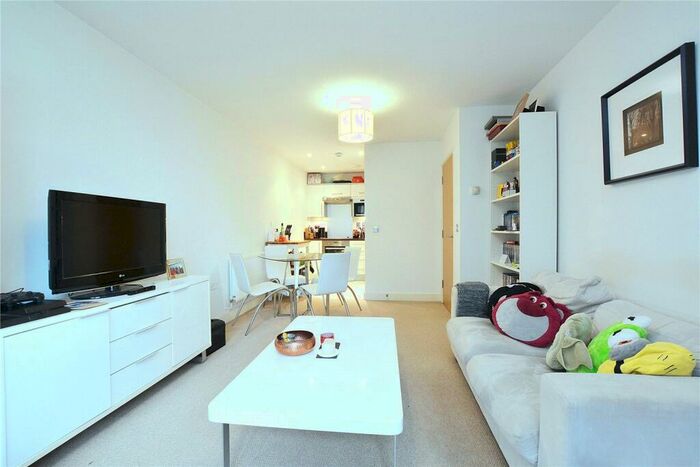 1 Bedroom Flat To Rent In Aragon Court, London, SE11