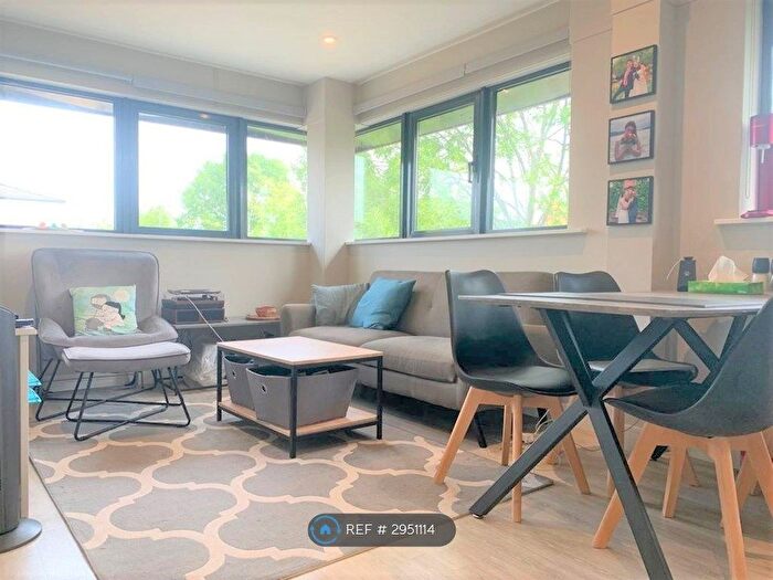 1 Bedroom Flat To Rent In Dwight Road, Watford, WD18