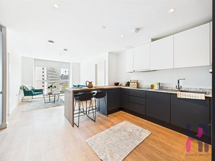 2 Bedroom Flat To Rent In Riverside, Quay Street, Salford, M3