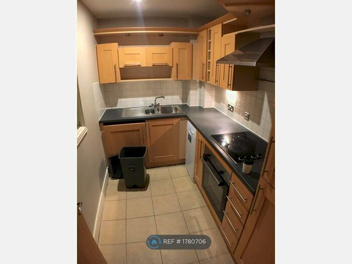 2 Bedroom Flat To Rent In Central House, London, E15