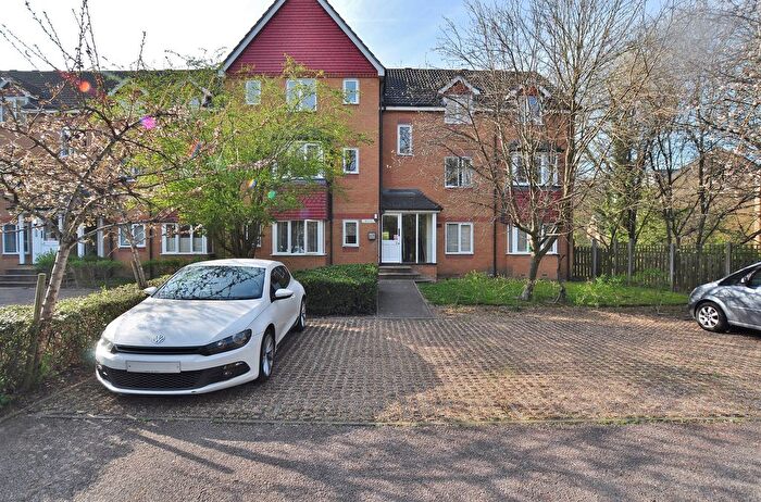 2 Bedroom Flat To Rent In Redoubt Close, Hitchin, SG4