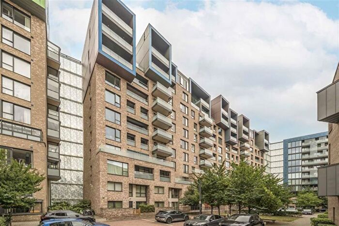 3 Bedroom Flat To Rent In Peartree Way, Greenwich, SE10