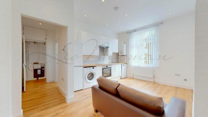 2 Bedroom Flat To Rent In Ear's Court Gardens, Earl's Court, SW5