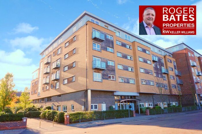 2 Bedroom Flat To Rent In Cherrydown East, Basildon, Essex, SS16