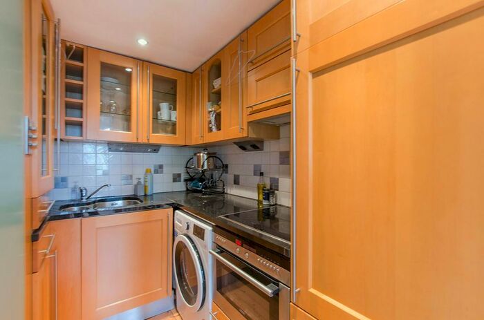 Studio To Rent In Colville Gardens, Portobello, London, W11