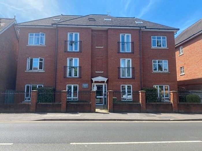 1 Bedroom Property To Rent In Balfour Road, Weybridge, KT13