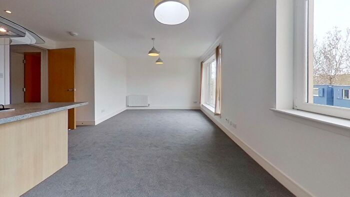 2 Bedroom Flat To Rent In Pinkhill Park, Edinburgh, EH12