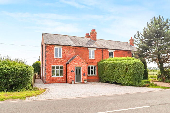 4 Bedroom Semi-Detached House For Sale In Middle Road, Harbury, CV33