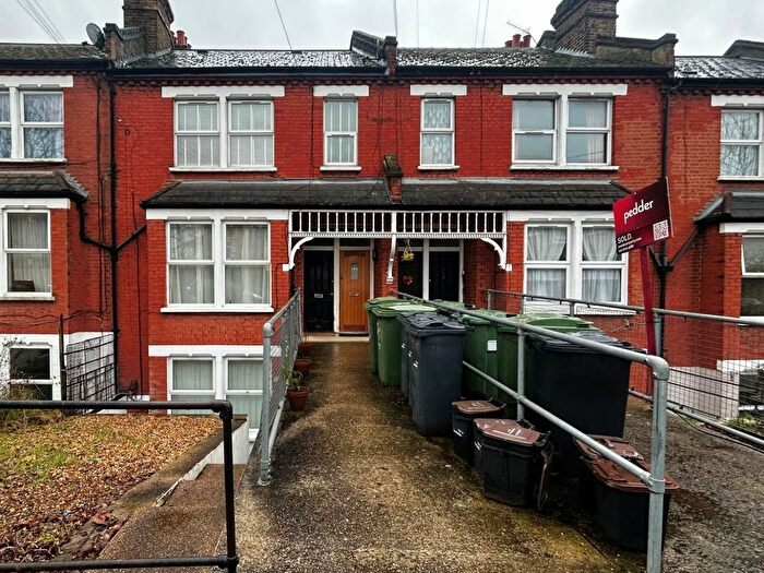 2 Bedroom Flat To Rent In Auckland Hill, West Norwood, London, SE27