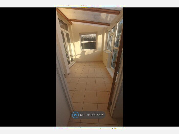 3 Bedroom Terraced House To Rent In Gainsborough Drive, Westcliff-On-Sea, SS0