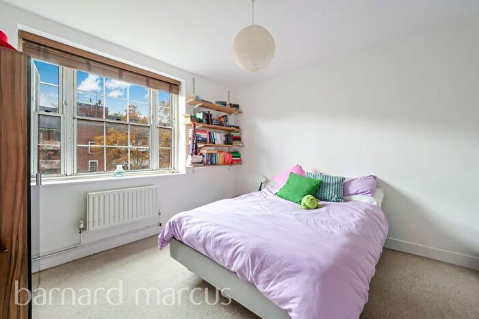 2 Bedroom Flat To Rent In William Bonney Estate, London, SW4