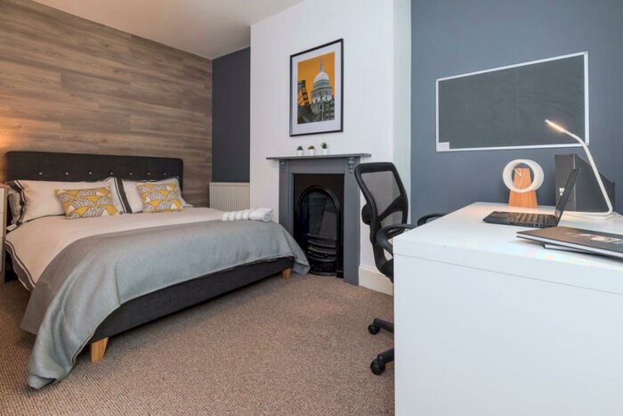 5 Bedroom House To Rent In South St- Available -, DE1