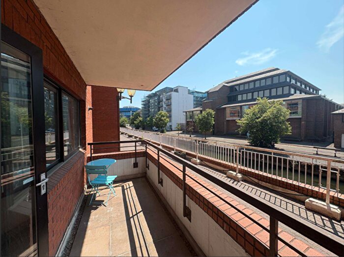 Studio To Rent In Selbourne Court, Kings Road, Reading, Berkshire, RG1