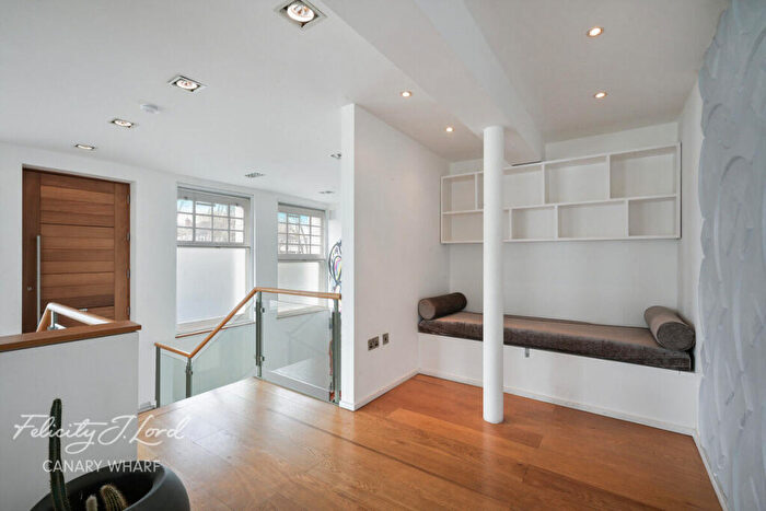 3 Bedroom Flat For Sale In Manchester Road, London, E14