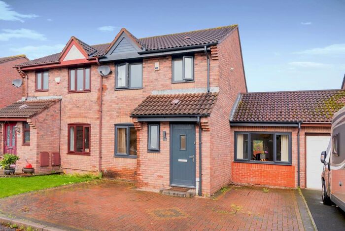 3 Bedroom Semi-Detached House To Rent In The Meadows, Marshfield, CF3