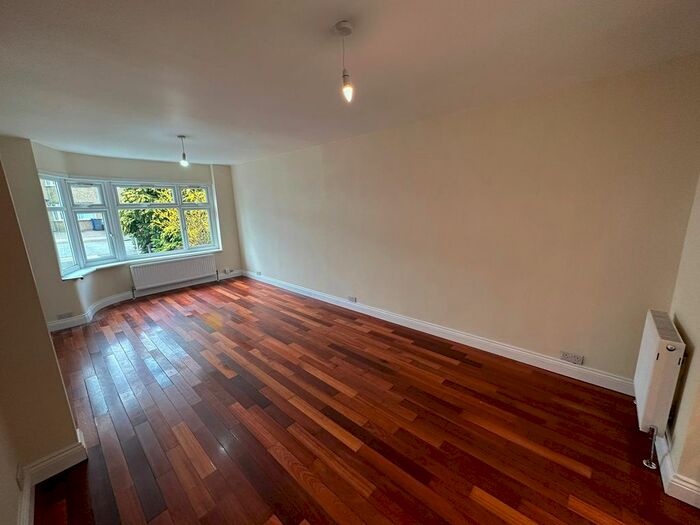 3 Bedroom Terraced House To Rent In Weirdale Avenue, London, N20