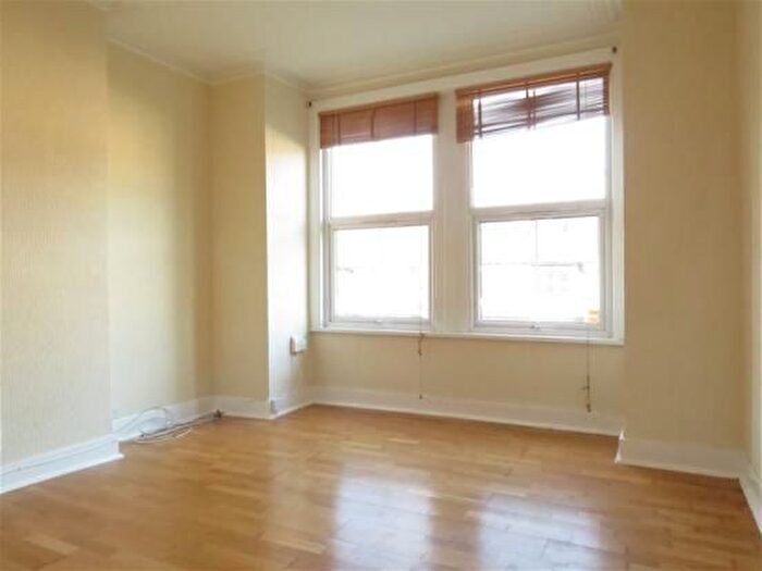 3 Bedroom Flat To Rent In Hillcourt Road, London, SE22
