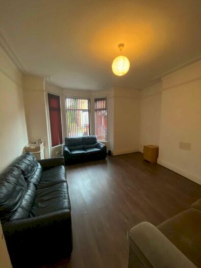 7 Bedroom Semi-Detached House To Rent In Granville Road, Fallowfield, M14
