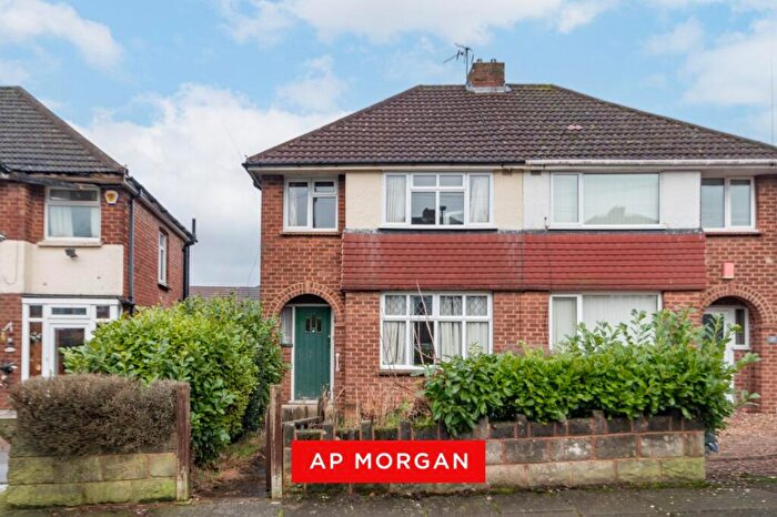 3 Bedroom Semi Detached House For Sale In Edenhurst Road, Birmingham, West Midlands, B31