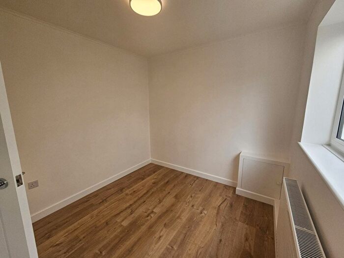 1 Bedroom Flat For Sale In Chesterfield Avenue, Benfleet, SS7