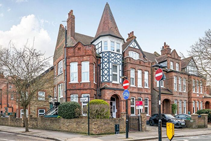 1 Bedroom Flat For Sale In Emanuel Avenue, Acton, London, W3