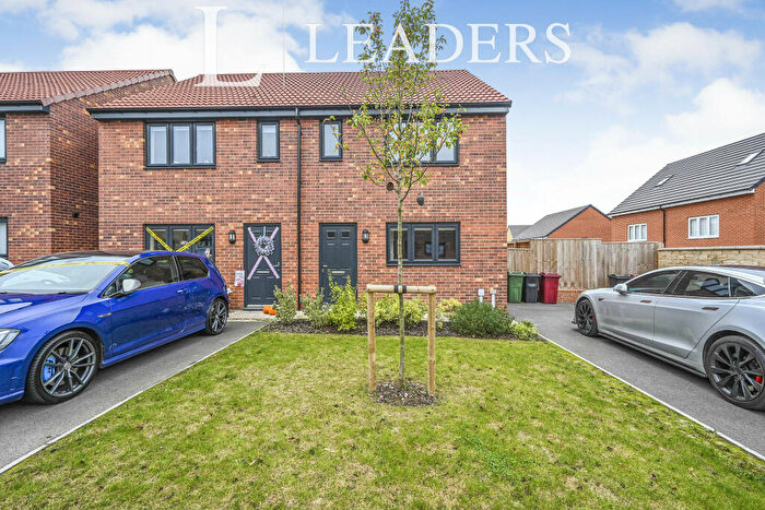 3 Bedroom Semi-Detached House To Rent In Limestone Avenue, Clay Cross, S45