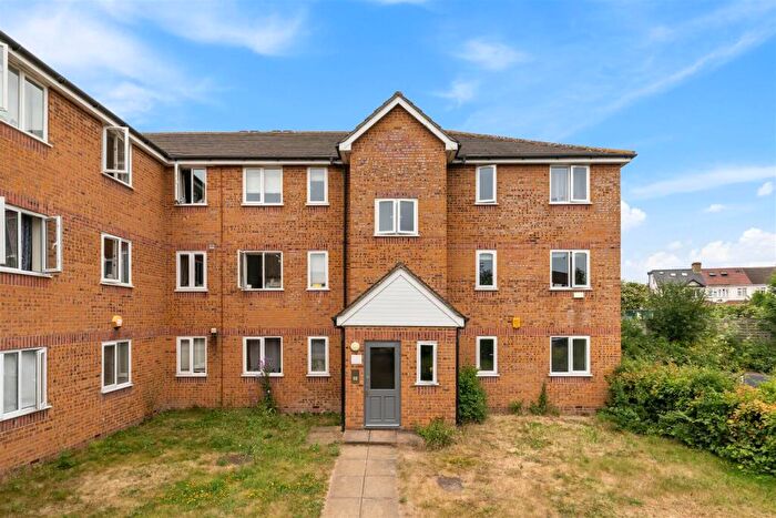 2 Bedroom Flat To Rent In Brindley Close, Wembley, HA0