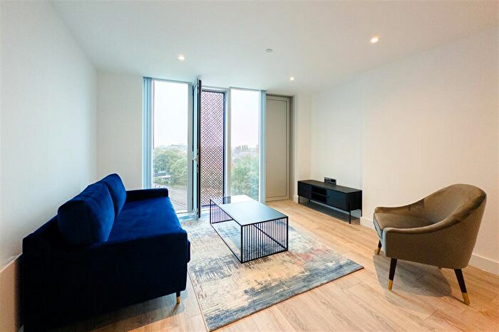 1 Bedroom Apartment To Rent In The Blade, M15