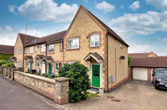 3 Bedroom End Of Terrace House For Sale In Park Road, Malmesbury, SN16