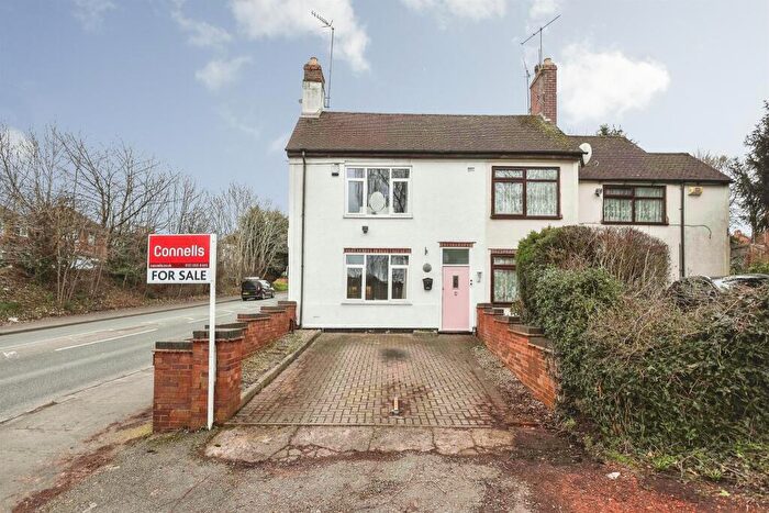 3 Bedroom Semi Detached House For Sale In Stourbridge Road, Halesowen, B63