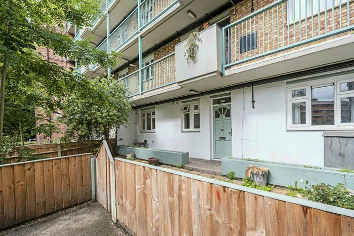 3 Bedroom Flat To Rent In Sewardstone Road, Bethnal Green, London, E2