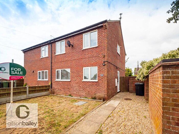 3 Bedroom Semi-Detached House For Sale In Clarendon Drive, Martham, NR29