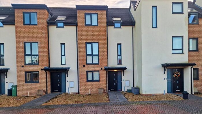 3 Bedroom Town House To Rent In Ty Uchaf, Penarth, CF64