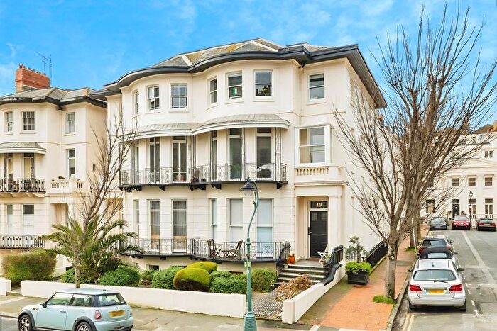 2 Bedroom Flat For Sale In Lansdowne Place, Hove, BN3