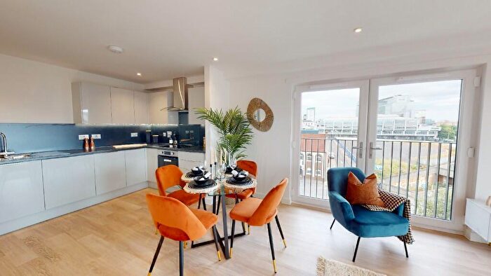 2 Bedroom Apartment To Rent In Minerva Square, Glasgow, G3