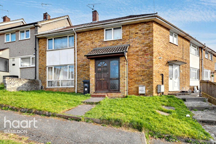 3 Bedroom Terraced House For Sale In Nether Priors, Basildon, SS14